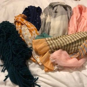 🔥 FREE with bundle!!! Scarves assorted